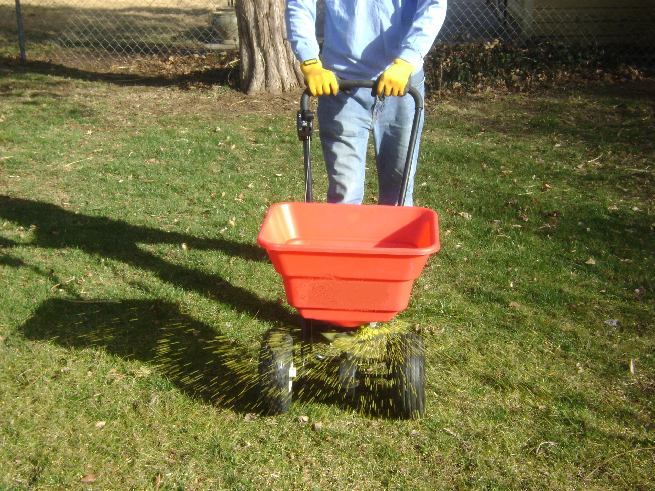 lawn-fertilizer-treatments-in-kansas-city-sk-lawn-and-landscape